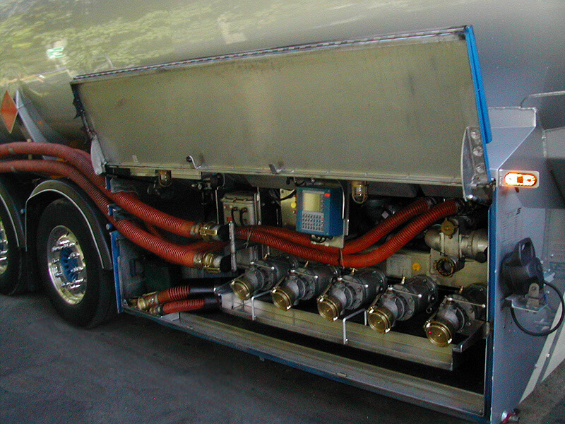 Technische Ausstattung eines Mineralöltransporters Wichtige Komponenten der Technik für den zuverlässigen Transport von Mineralölen.